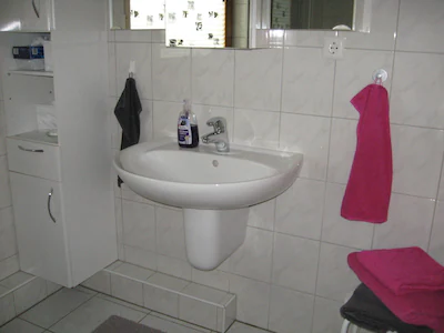 Badezimmer mit Waschbecken