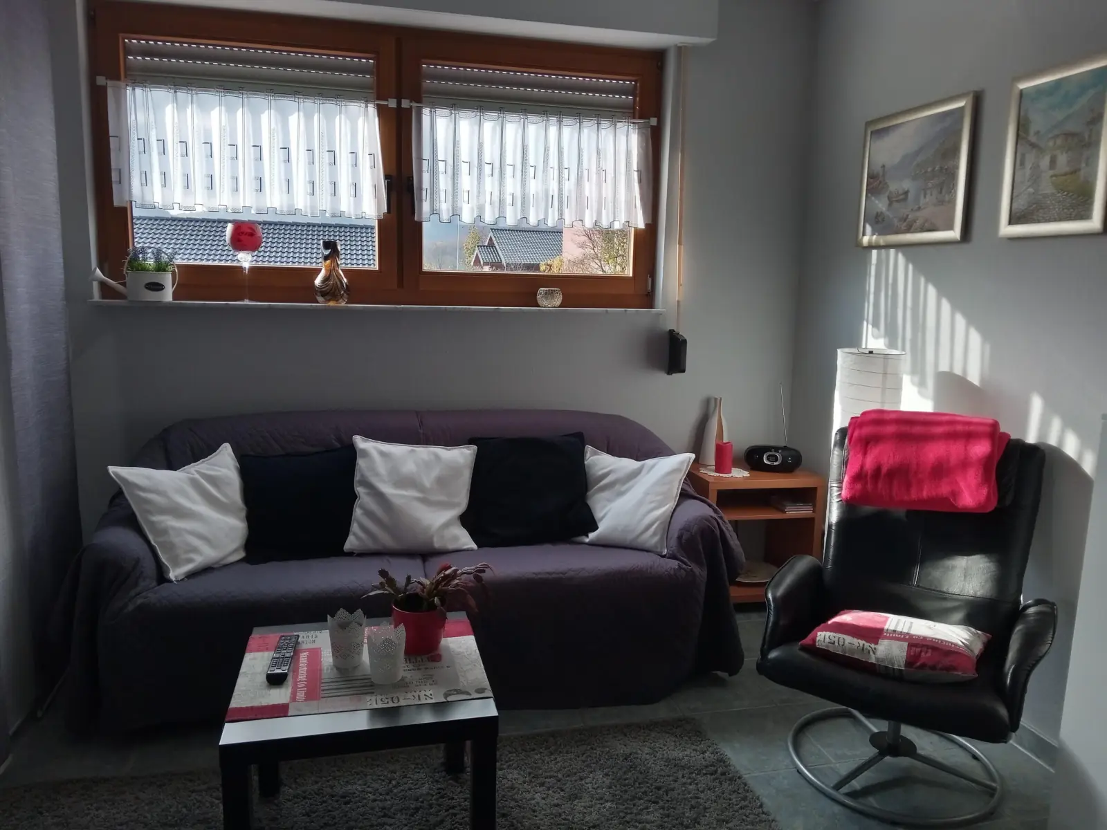 Gemütlicher Wohnbereich der Ferienwohnung